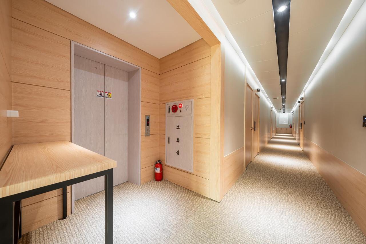 The Nox Hotel スウォン エクステリア 写真